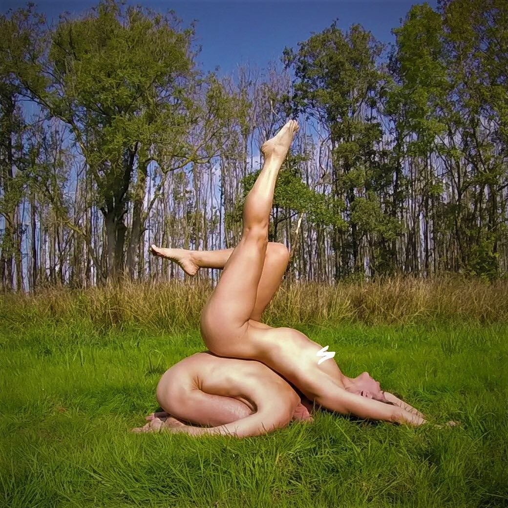 Йога голые женщины