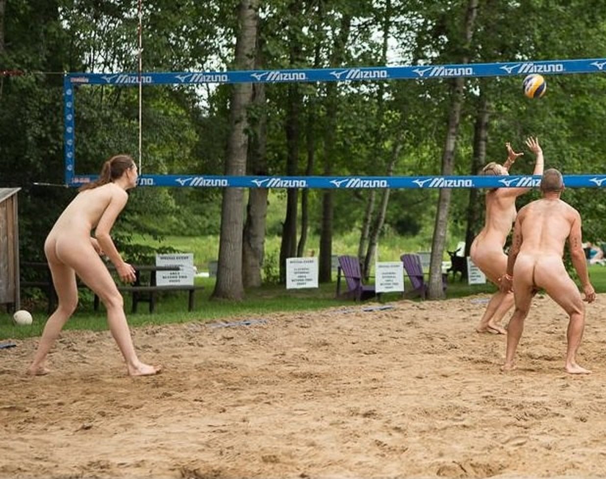 голые парни играют в волейболе фото 20