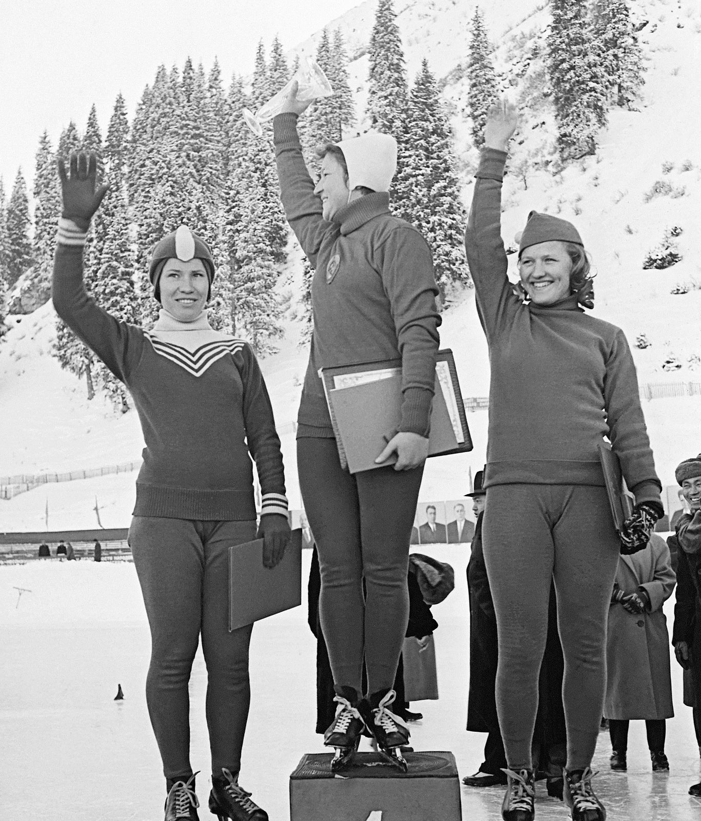 Советский среди. Клара Гусева Олимпийская чемпионка. Лидия Скобликова СКВО Вэлли 1960. Гусева Клара Ивановна конькобежный спорт. Лидия Скобликова олимпиада 1960.