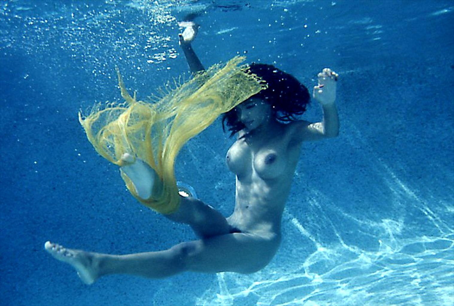 Подводные съемки голых девушек видео, онлайн видео