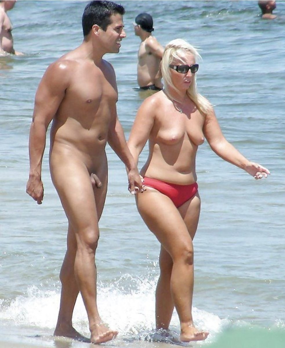 женщины в купальниках с голыми мужиками фото 26