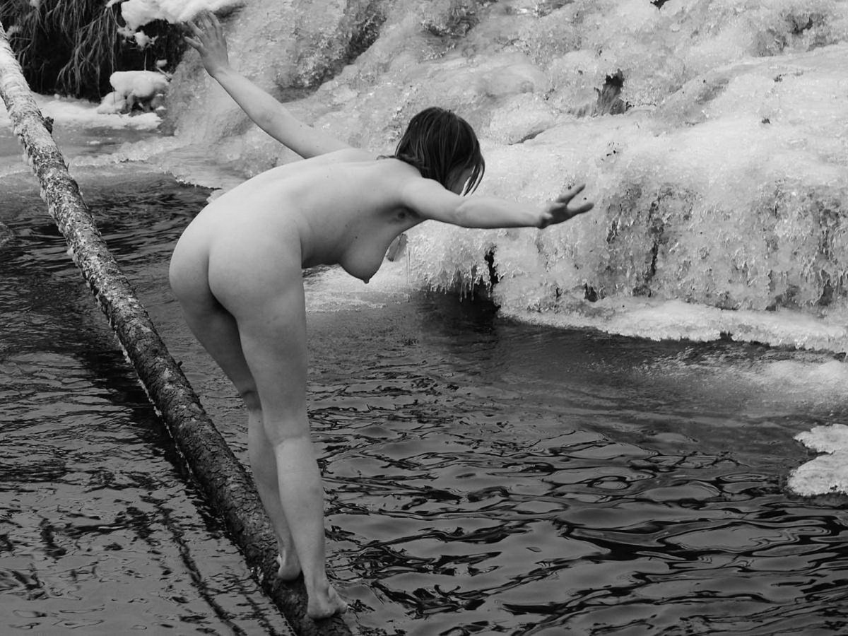 Нагие девки плавают ретро (87 фото) - порно ecomamochka.ru