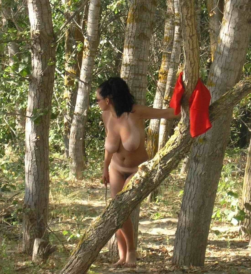 фото голая зрелая женщина в лесу фото 47
