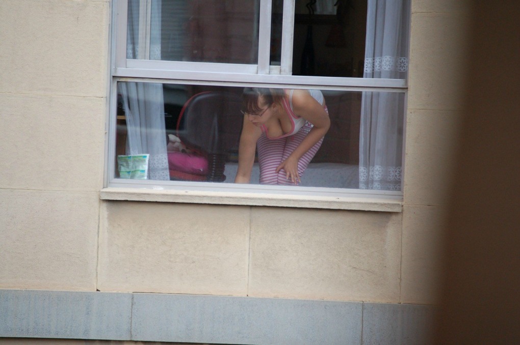 Голая соседка в окне (46 фото)