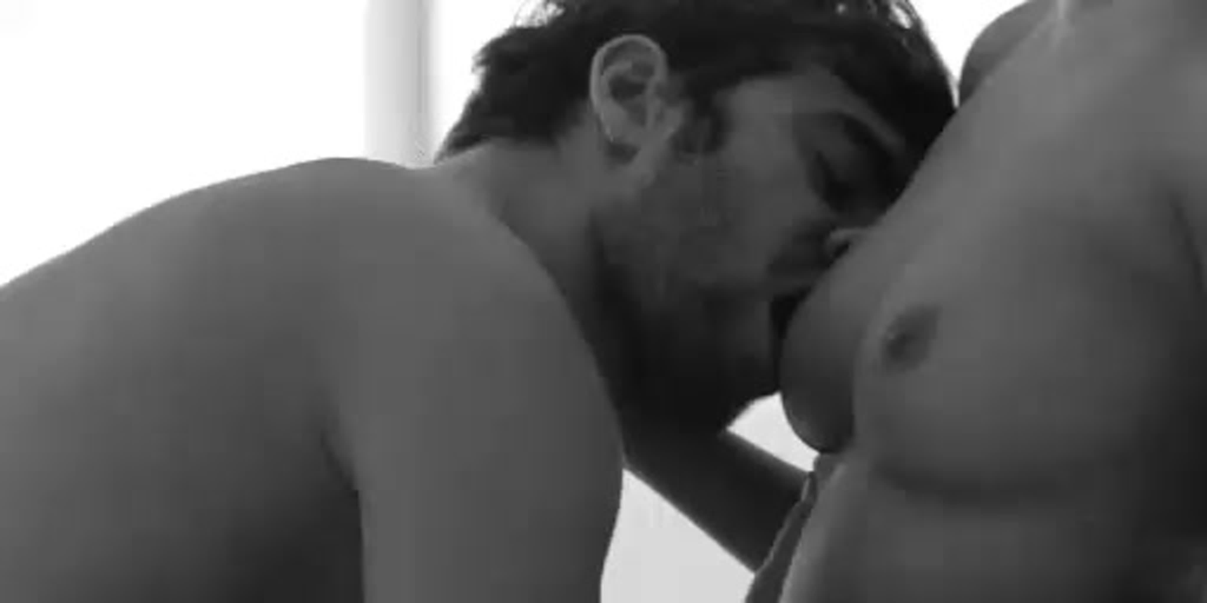 Поцелуй сосков Секс видео