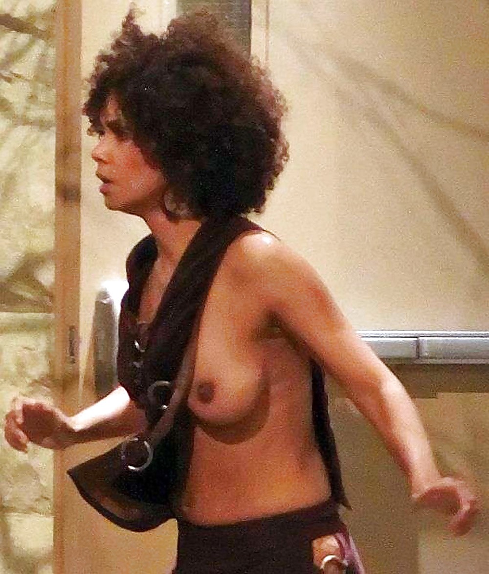 Halle Berry Shows Pussy