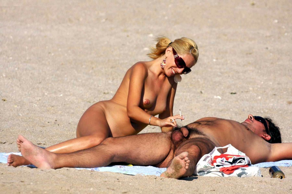 Нудиский пляж девушки без трусов (42 фото)