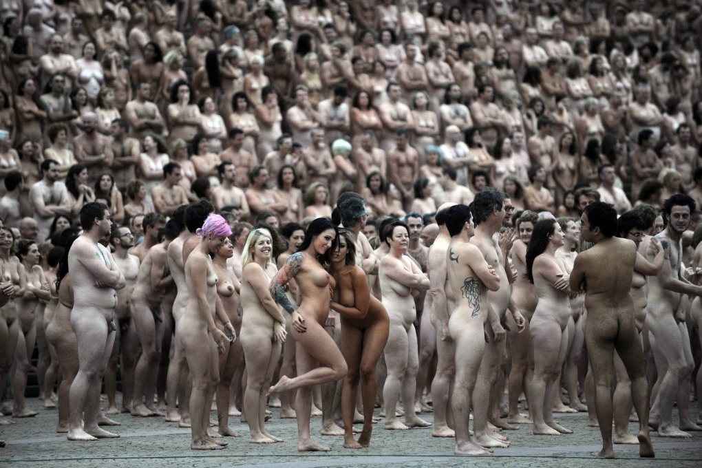 Толпа голых шлюшек (86 фото)