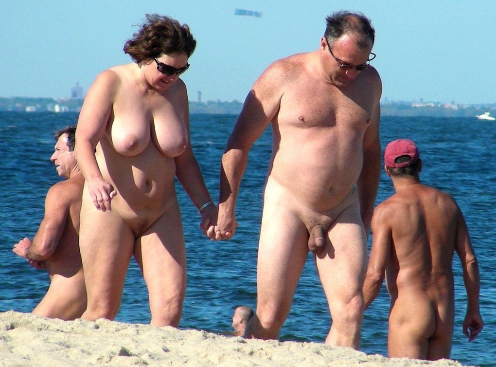 Порно видео: секс пожилых на пляже