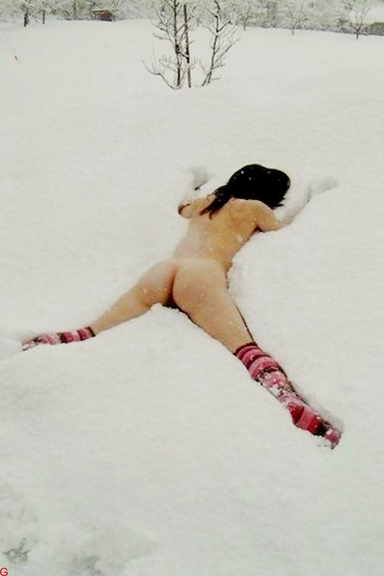 Секс зимой на снегу (84 фото)