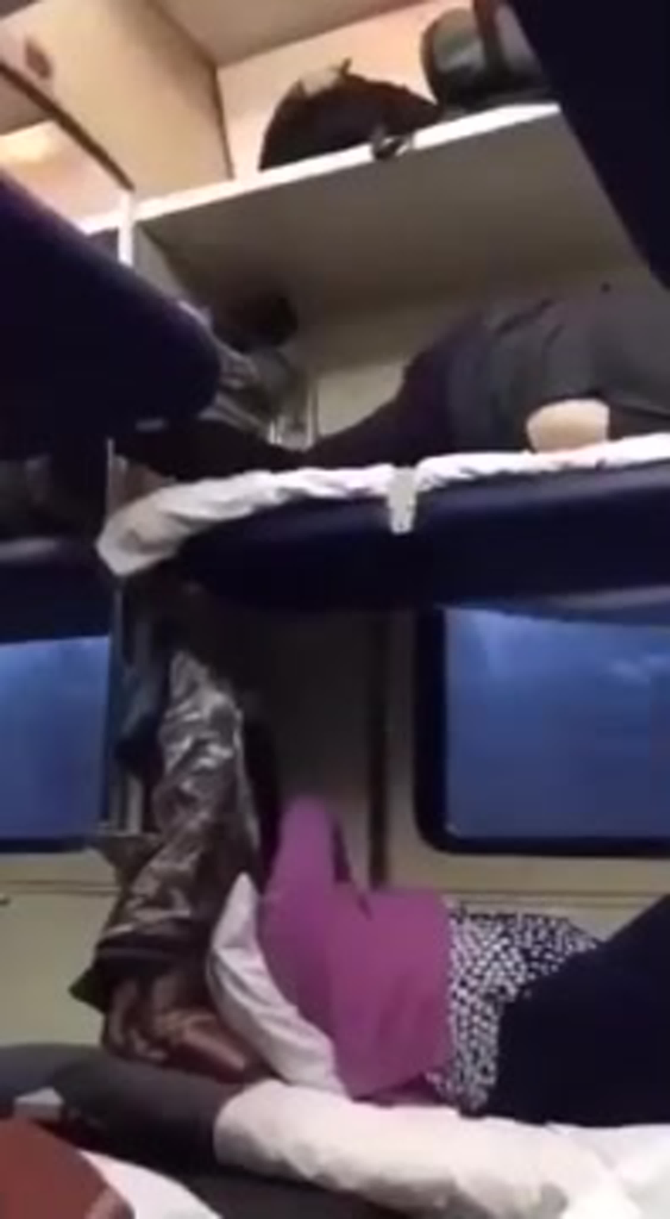 азиатки изнасилования в поезде фото 75