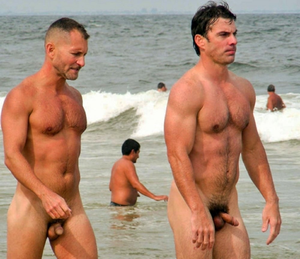 Голых мужчин на пляже (82 фото)