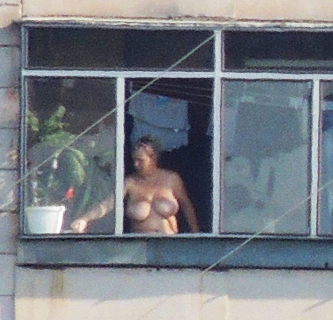 Реальная история: голая девушка в окне напротив и ревнивая жена