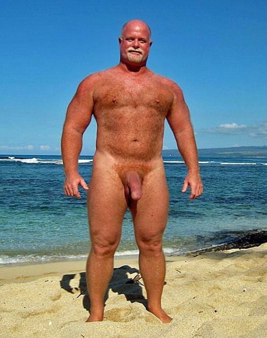 мужик с огромным членом на пляже фото 16