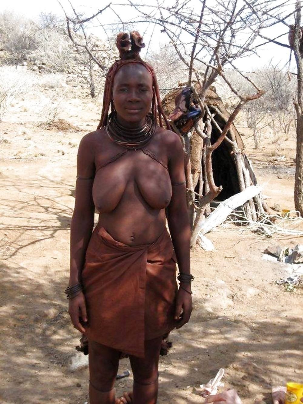Женщины племени Химба в полный рост