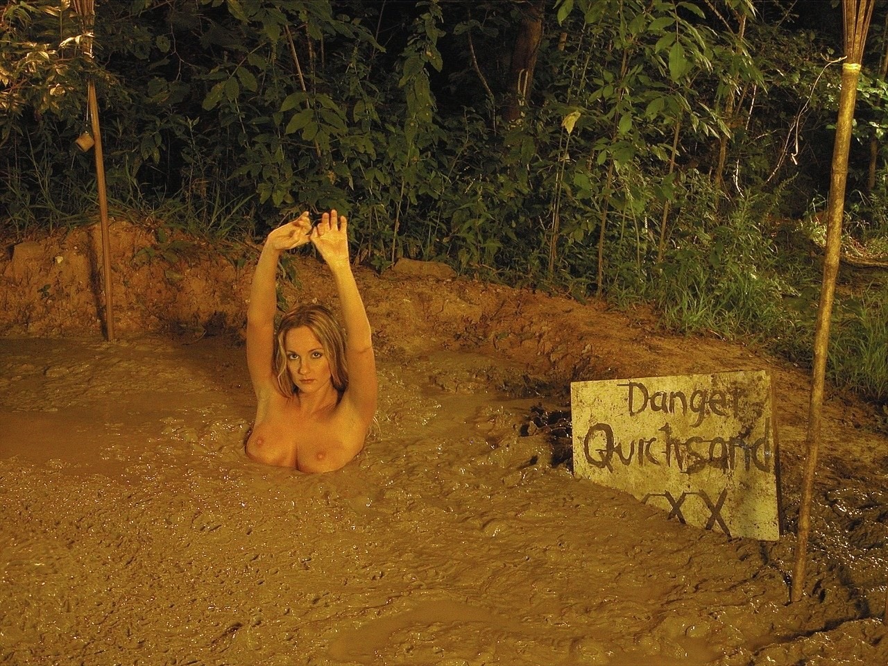 Голые девушки тонут в болоте (79 фото) - порно и фото голых на автонагаз55.рф