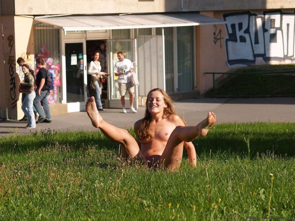 Голые женщины в общественных местах - фото секс и порно заточка63.рф