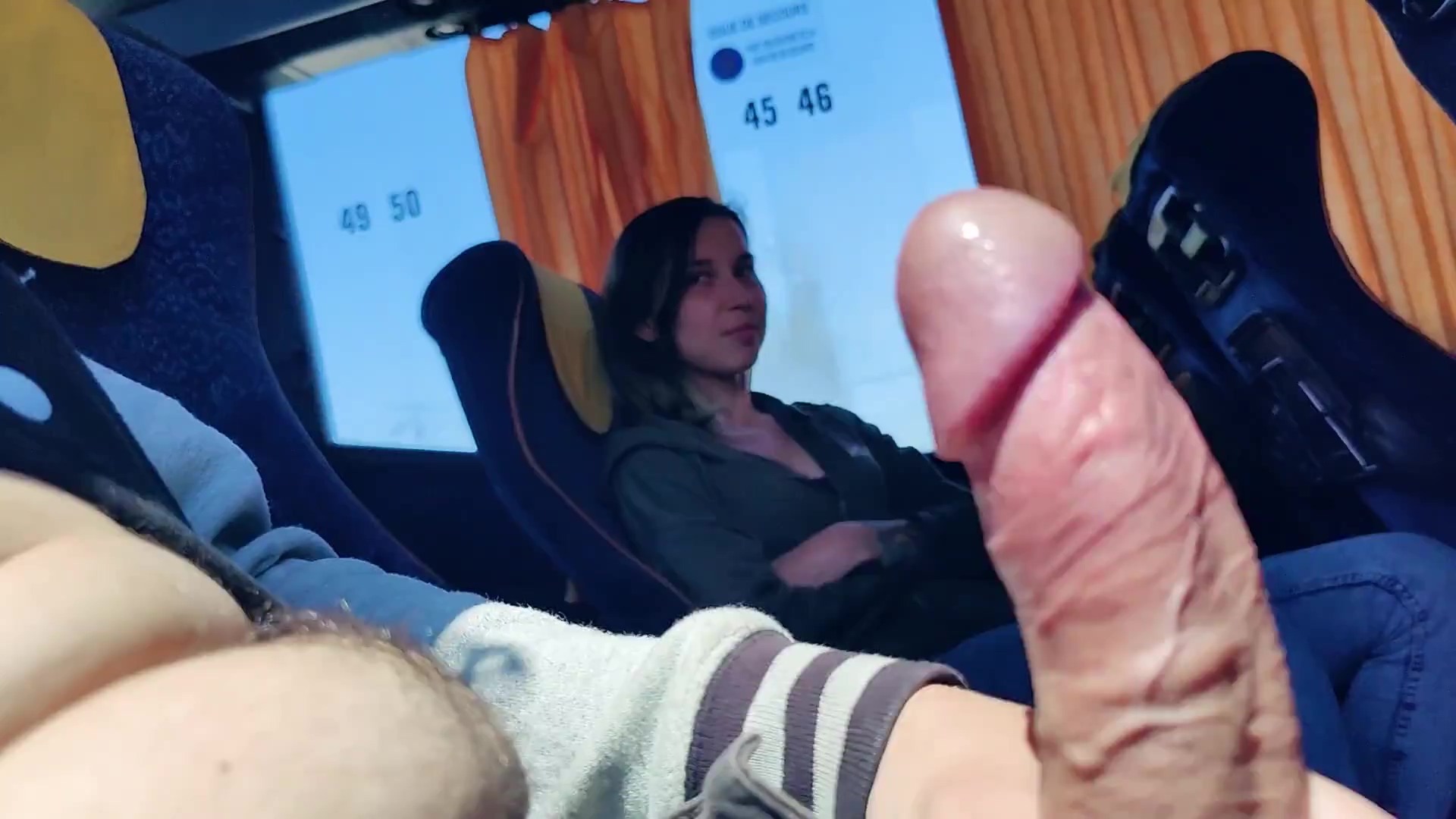 Дал потрогать член в автобусе - фото секс и порно XNXXphoto.org