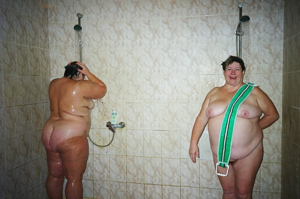 Зрелые женщины моются в душе. Смотреть русское порно видео бесплатно
